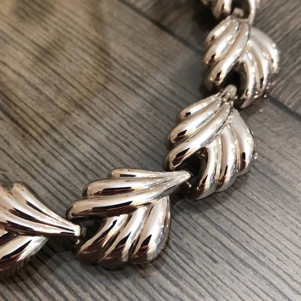 Vintage Silvertone Statement Necklace Leave or Shell Shapes - Picture 2 of 14